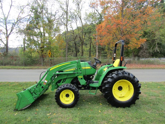 2013 John Deere 4105 Tractor / Loader